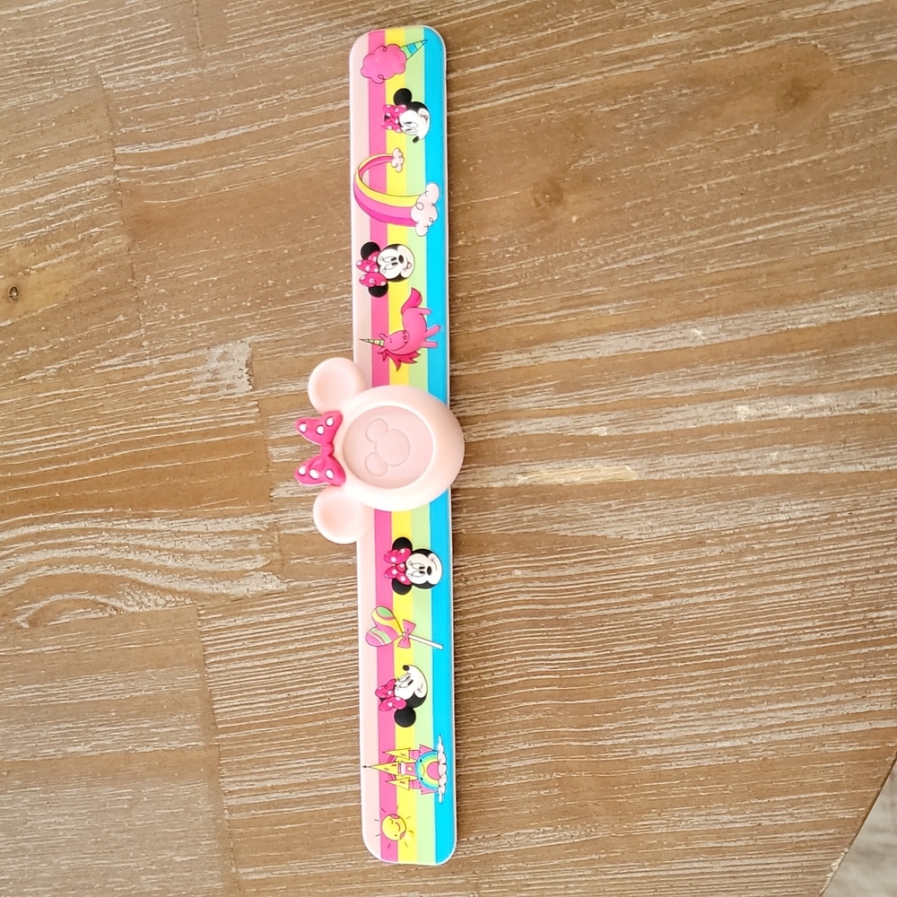 Snap back magic band